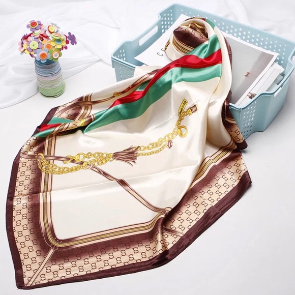 Large square head and neck scarf 🧣. ( Brand new) - Picture 3 of 3